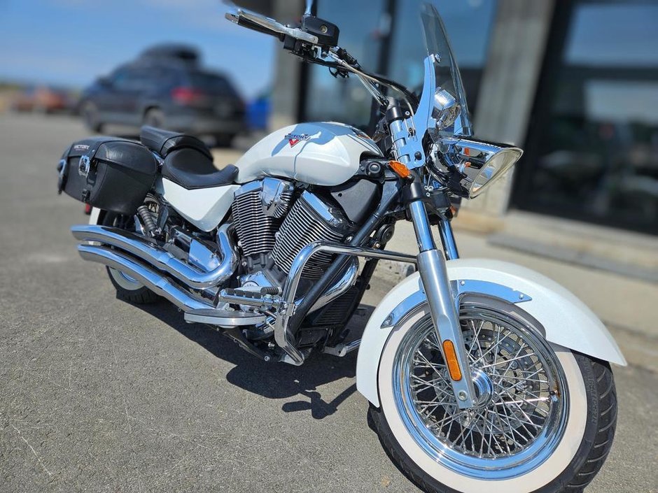 2013 Victory Motorcycles BOARDWALK 1700