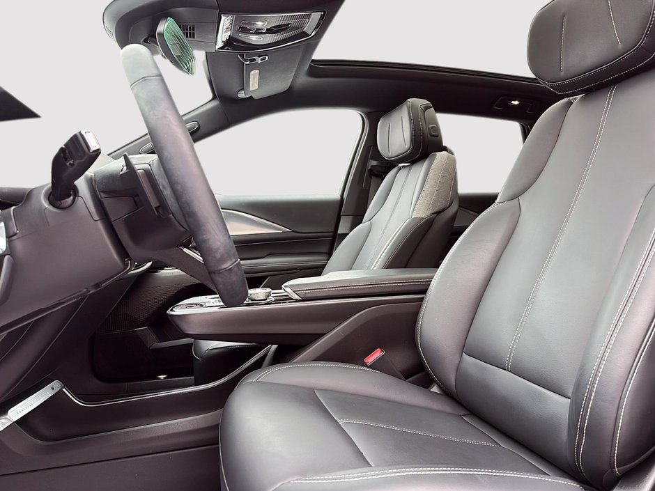 2024 Cadillac LYRIQ Tech-8