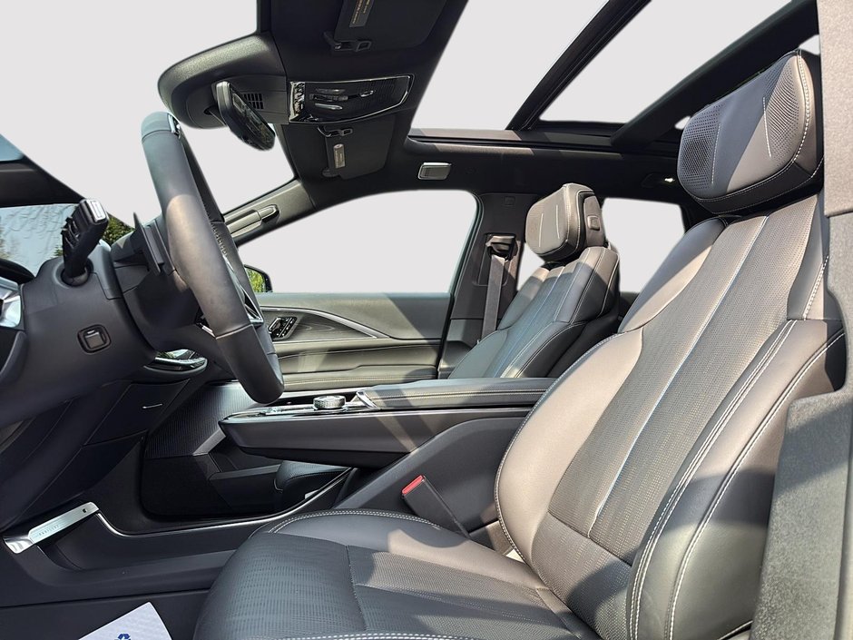 2026 Cadillac LYRIQ Signature Luxury-8