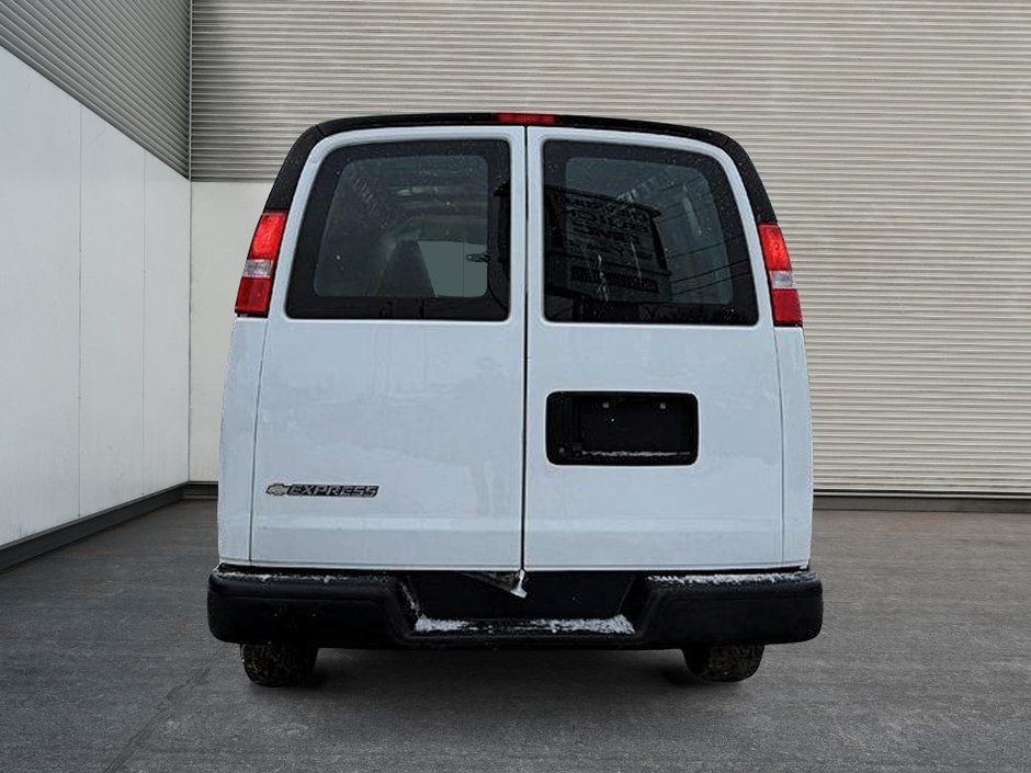 Chevrolet Express Cargo Van LWB 2022-3