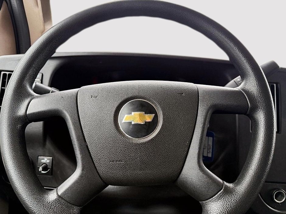 Chevrolet Express Cargo Van LWB 2022-9