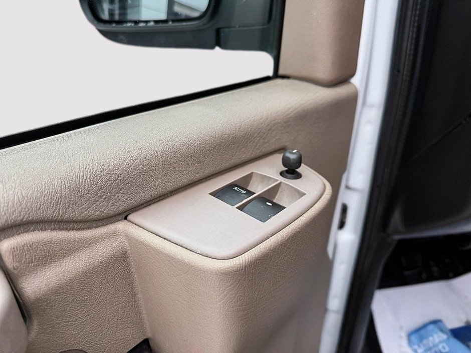 Chevrolet Express Cargo Van LWB 2022-6