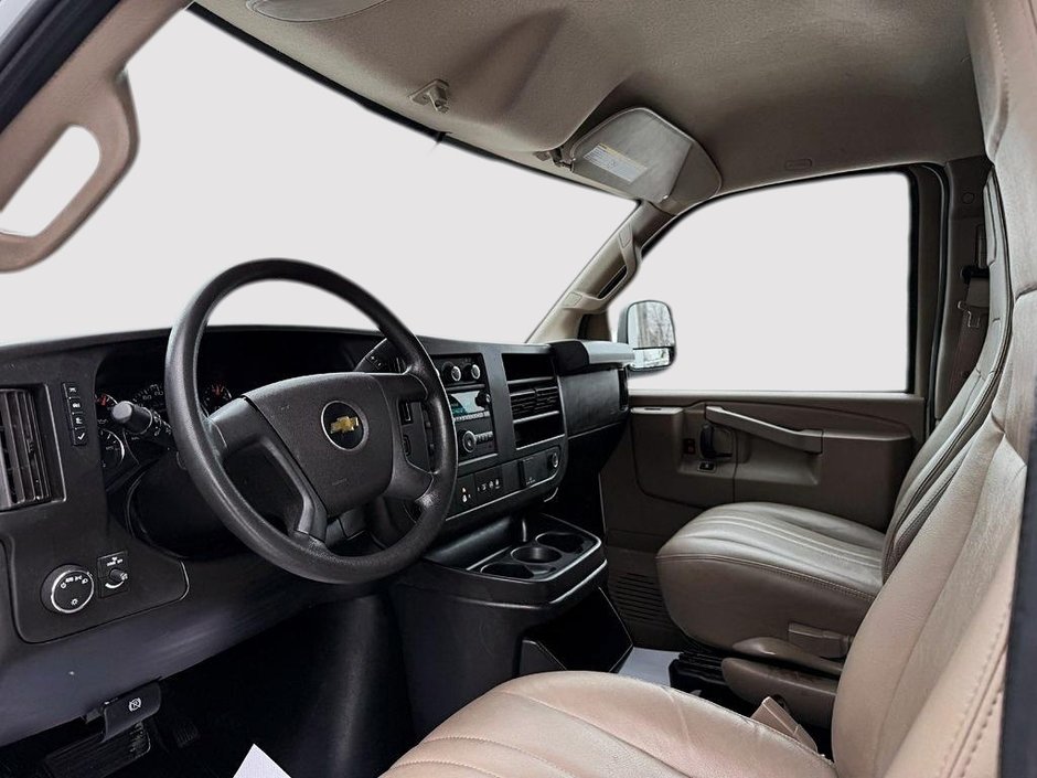 Chevrolet Express Cargo Van LWB 2022-8