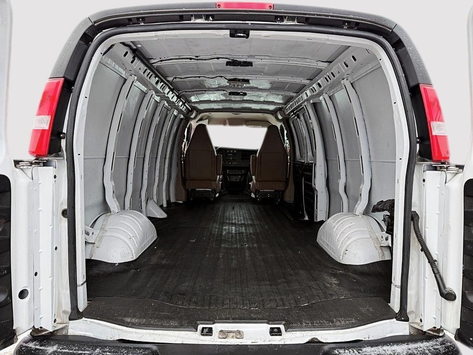 Chevrolet Express Cargo Van LWB 2022-13