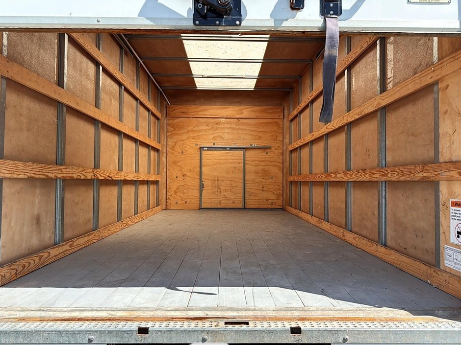 2023 Chevrolet Express Commercial Cutaway CUBE 14P-5