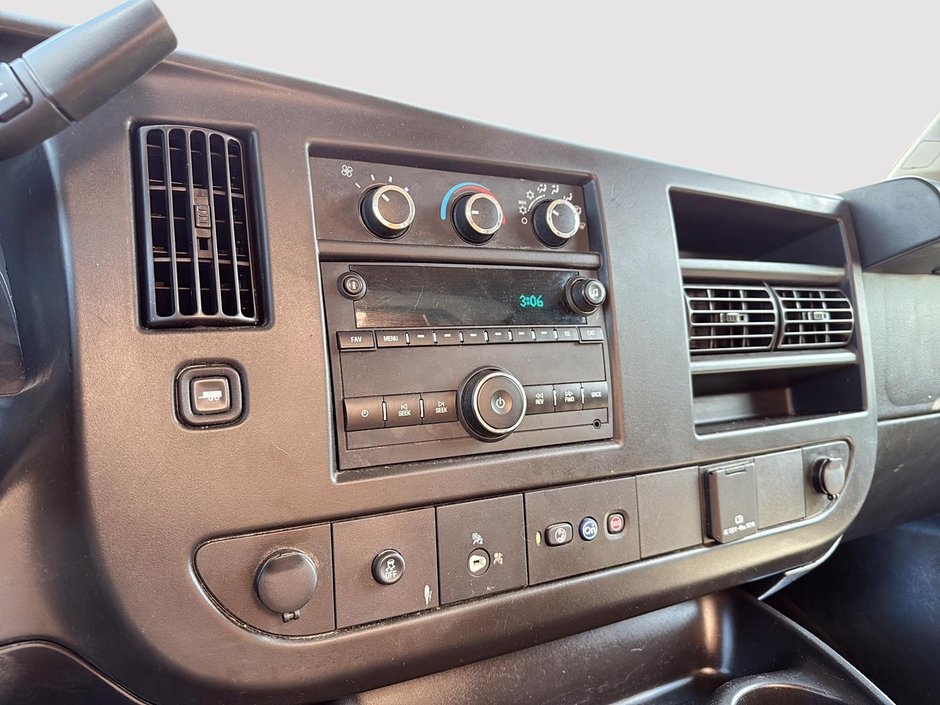 2023 Chevrolet Express Commercial Cutaway CUBE 14P-14