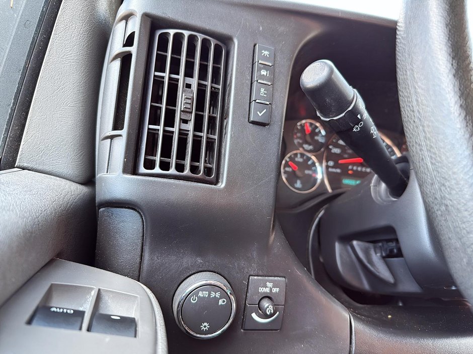 2023 Chevrolet Express Commercial Cutaway CUBE 14P-10