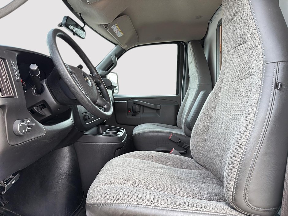 2023 Chevrolet Express Commercial Cutaway-8