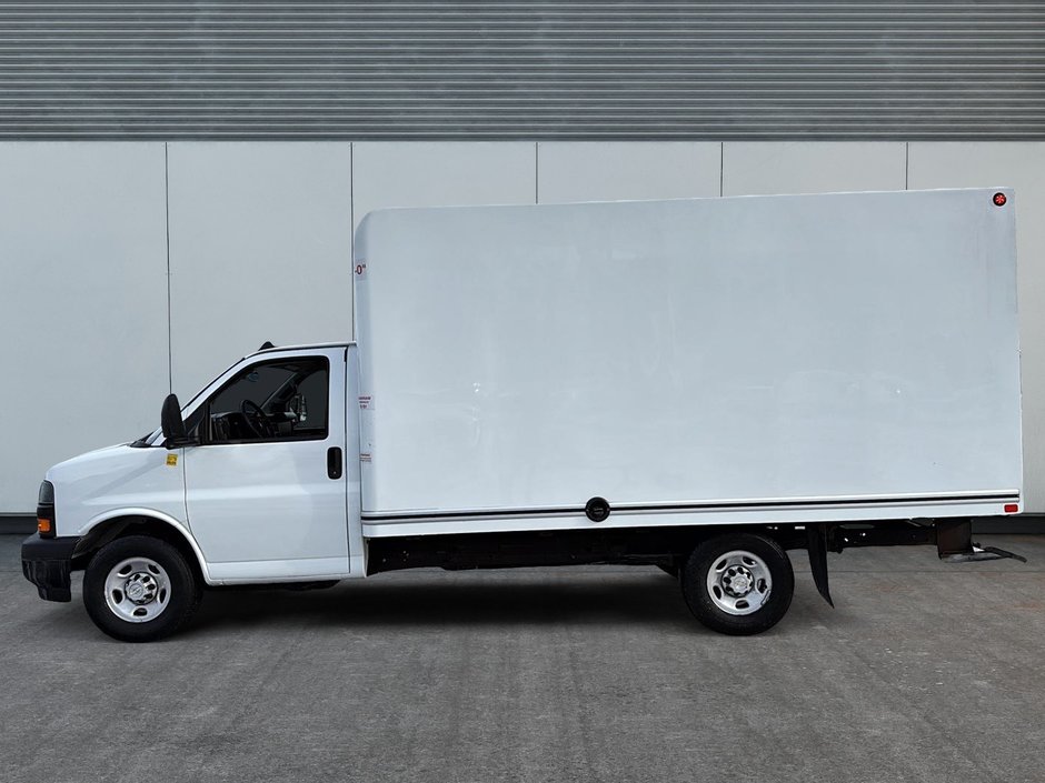 2023 Chevrolet Express Commercial Cutaway-4