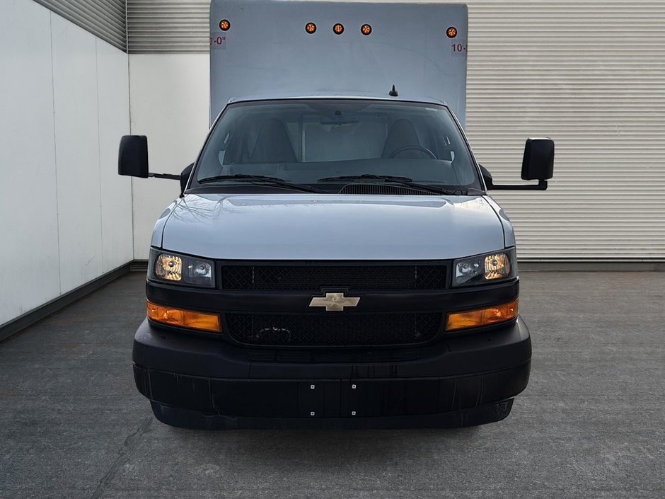 2023 Chevrolet Express Commercial Cutaway-1