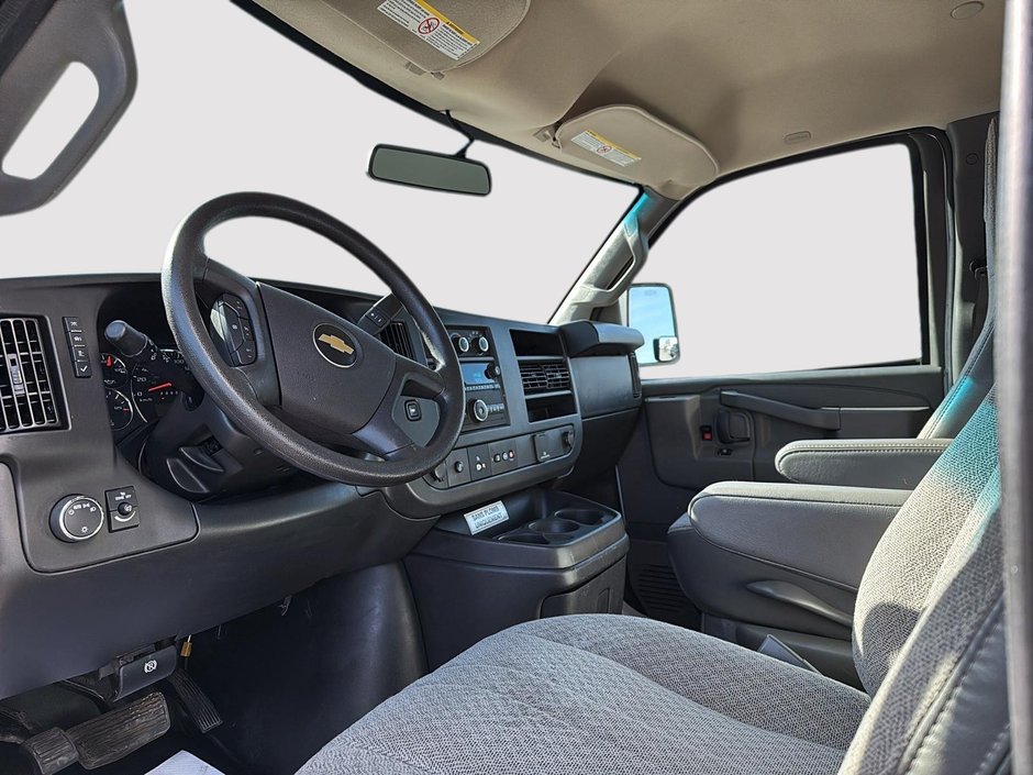 2023 Chevrolet EXPRESS CUTAWAY 3500 BASE-8