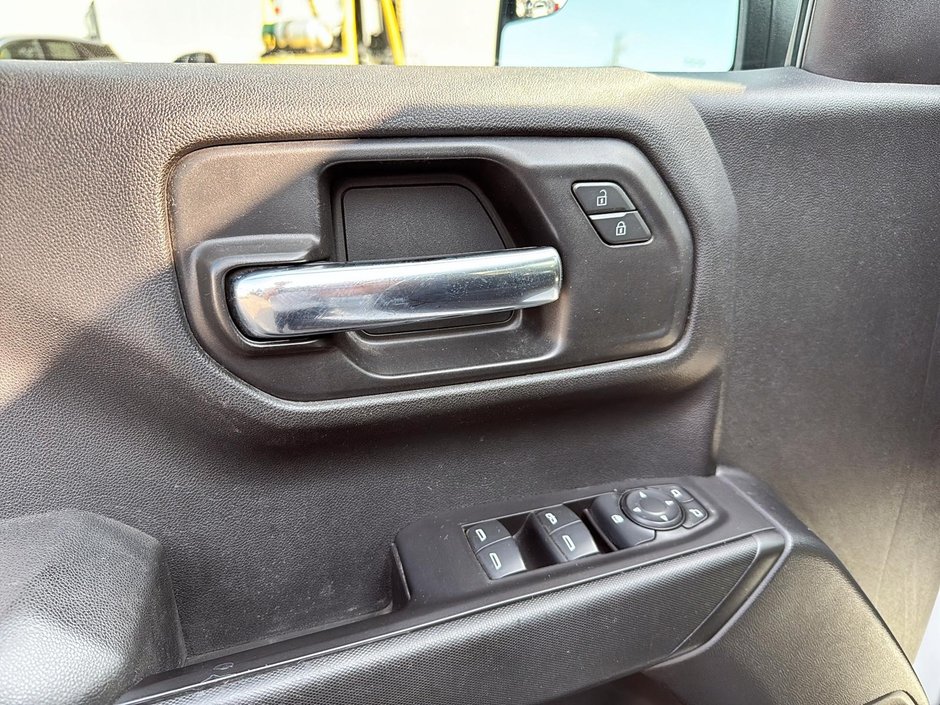 Chevrolet Silverado 1500 Custom 2020-10