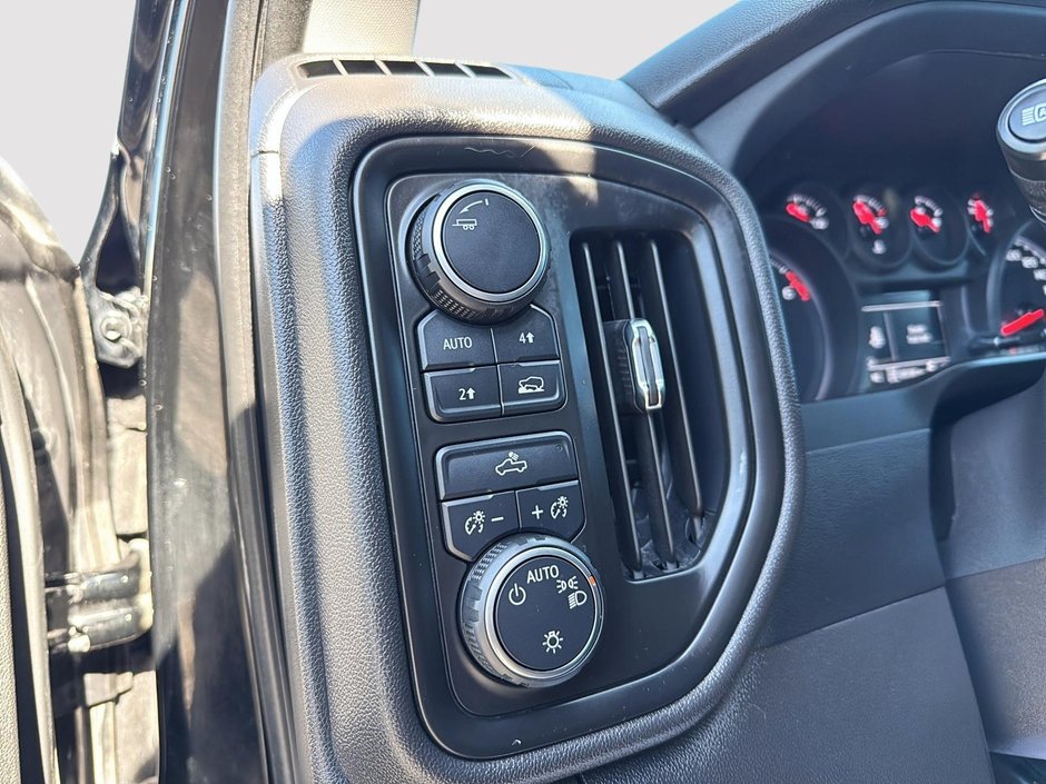 2023 Chevrolet Silverado 1500 Custom-11
