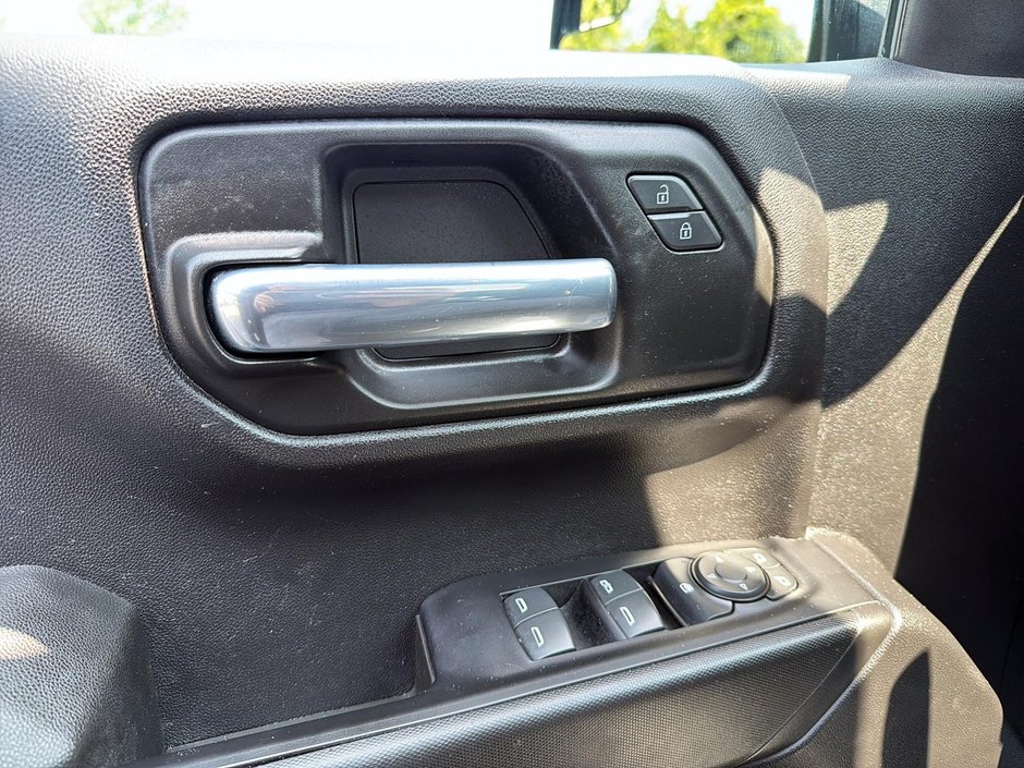 2023 Chevrolet Silverado 1500 Custom-10