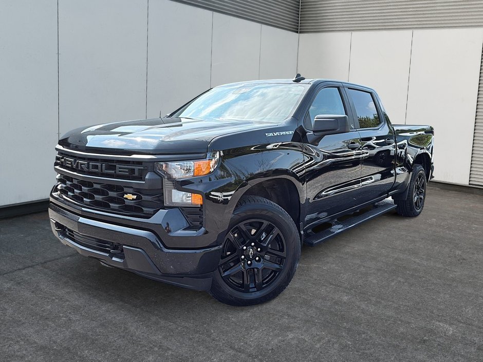 Chevrolet Silverado 1500 Custom 2023 à Drummondville, Québec - w940px