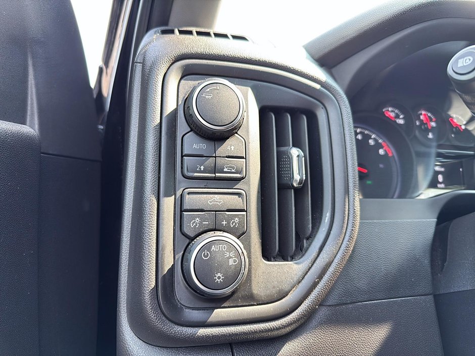 2023 Chevrolet Silverado 1500 Custom-11