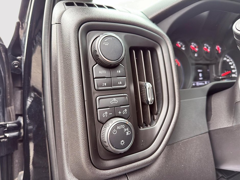 Chevrolet Silverado 1500 Custom Trail Boss 2024-11