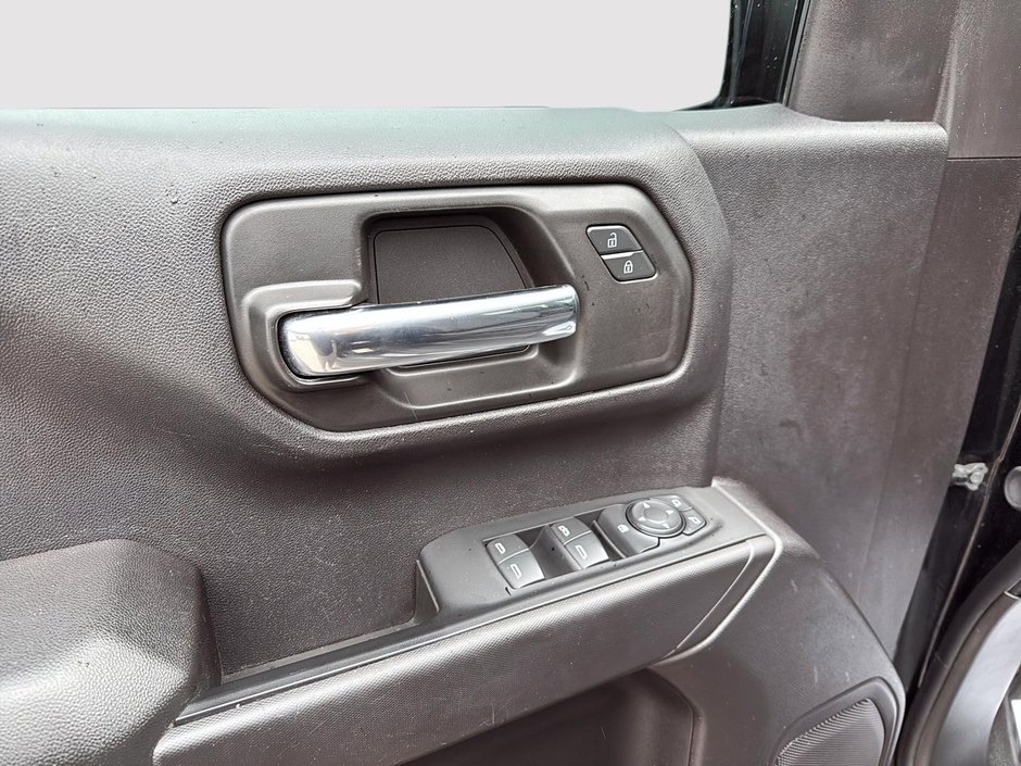 Chevrolet Silverado 1500 Custom Trail Boss 2024-10
