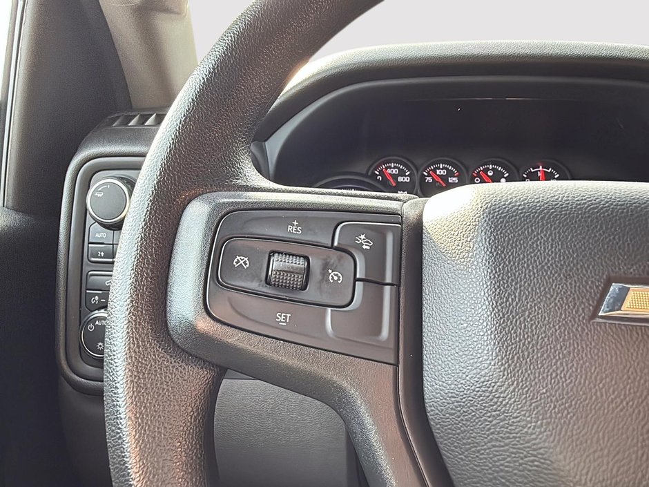 Chevrolet Silverado 1500 Custom 2024-13
