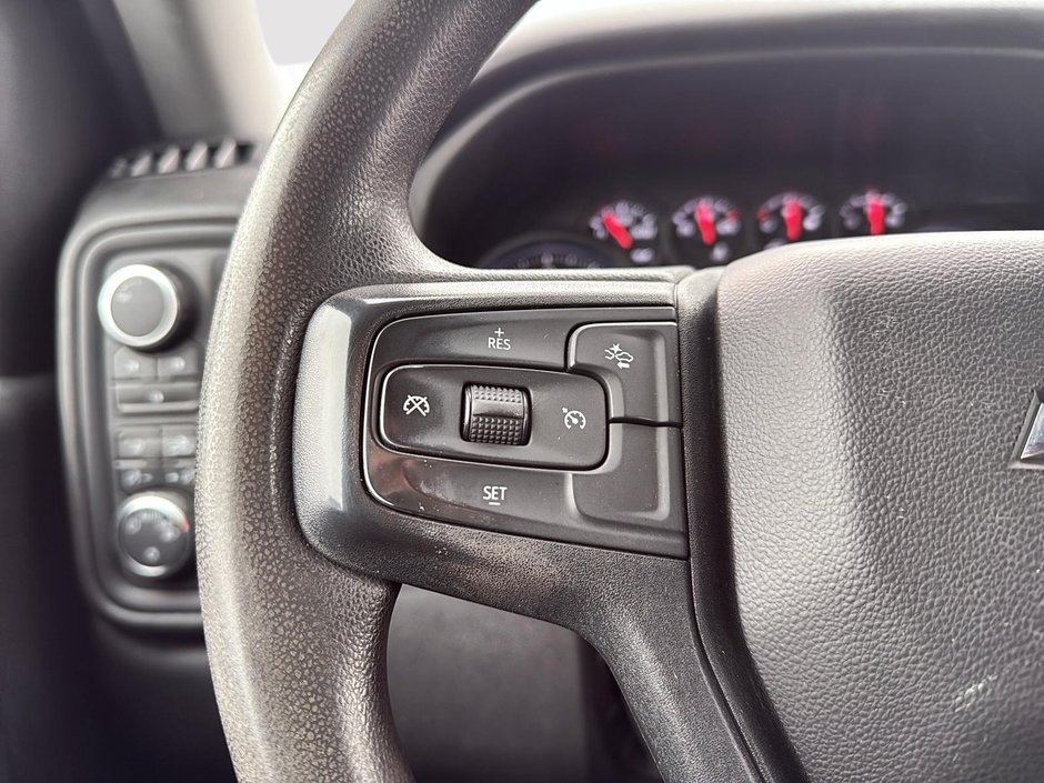 Chevrolet Silverado 2500HD Custom 2024-13