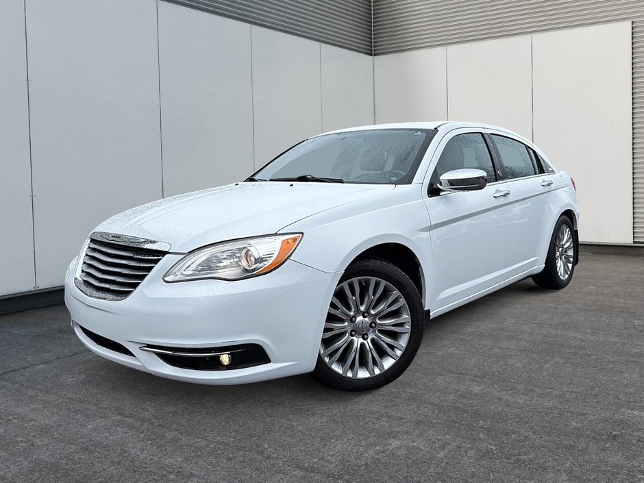 2013 Chrysler 200 Limited in Drummondville, Quebec - w940px