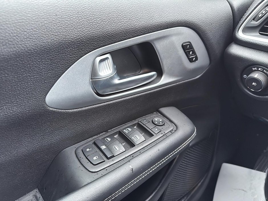 Chrysler Pacifica Touring-L Apparence S Toit-Panoramique 2024-12