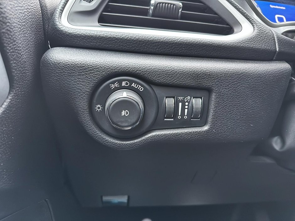 Chrysler Pacifica Touring-L Apparence S Toit-Panoramique 2024-13