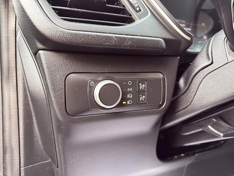 2020 Ford Escape SE-12