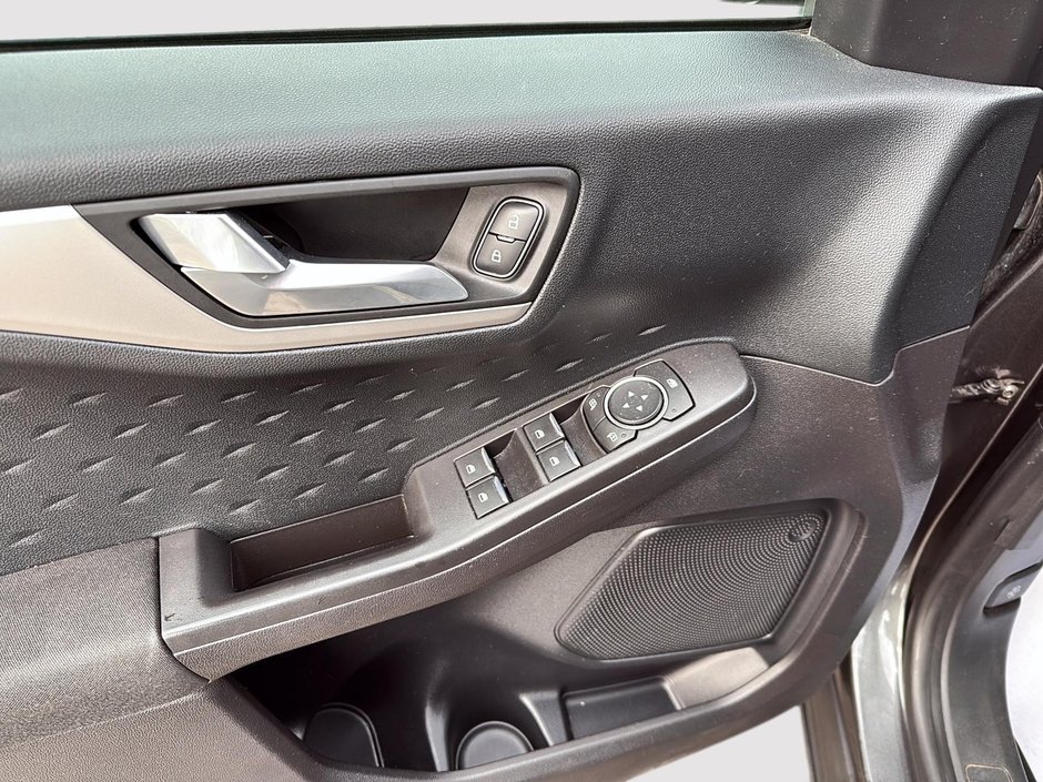 2020 Ford Escape SE-11