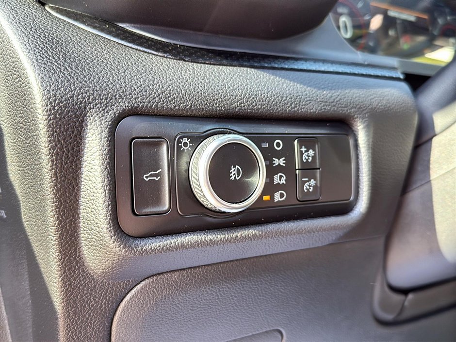 Ford Explorer ST 2023-13