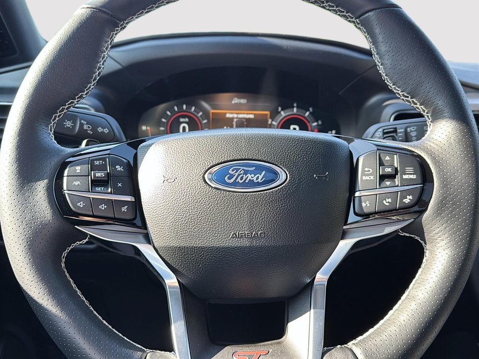 Ford Explorer ST 2023-14