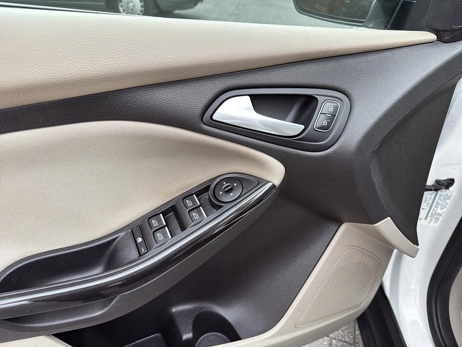2016 Ford Focus electric BASE-11