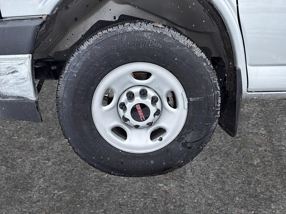 2025 GMC Savana Cargo 2500 WT 135-5