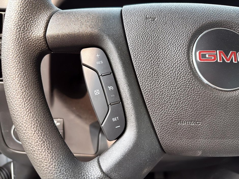 GMC Savana Commercial Cutaway WORK 2025-12