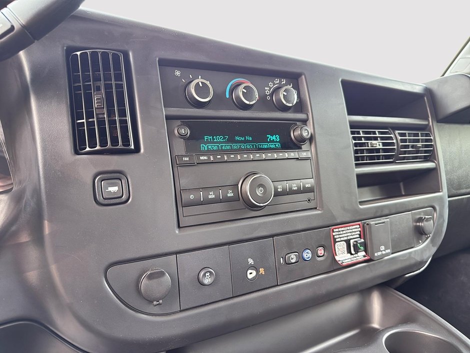 GMC Savana Commercial Cutaway WORK 2025-14