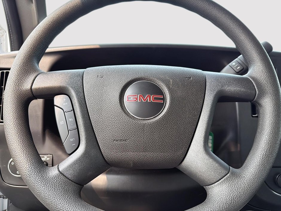 GMC Savana Commercial Cutaway WORK 2025-11