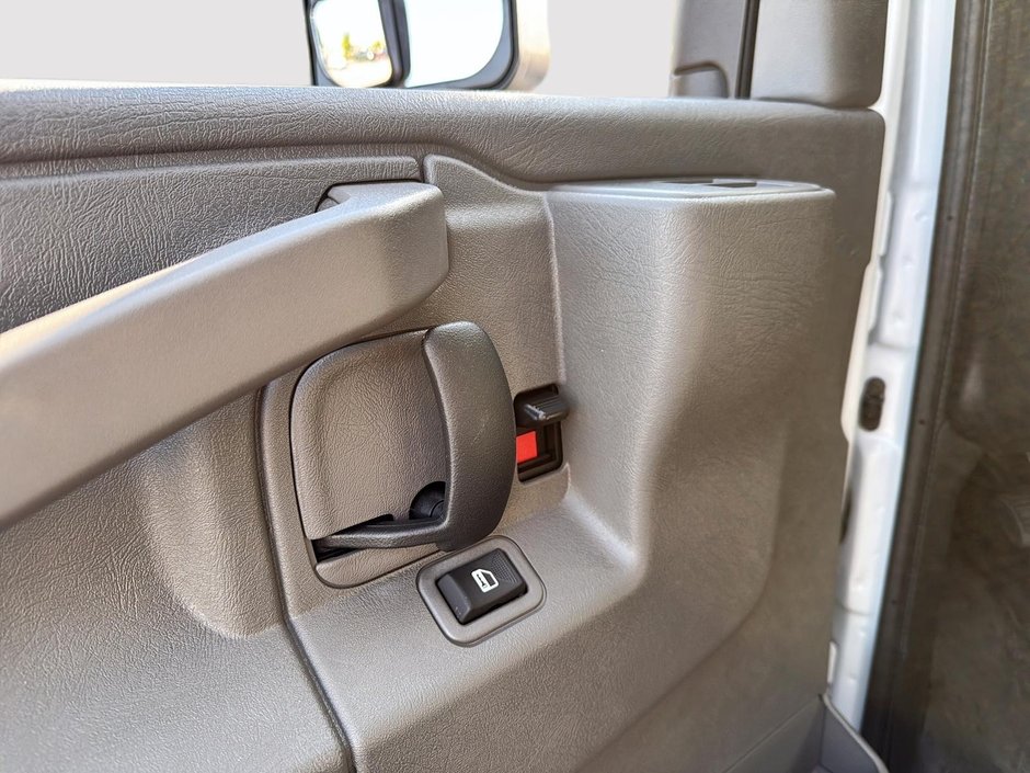 2025 GMC Savana Commercial Cutaway-9