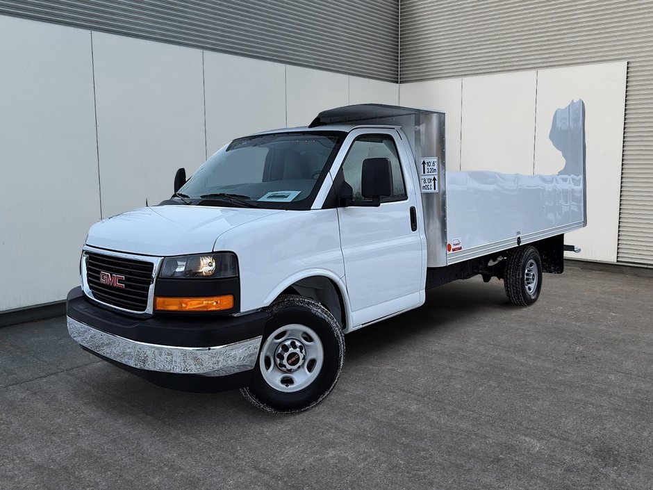 GMC Savana Commercial Cutaway  2025 à Drummondville, Québec - w940px