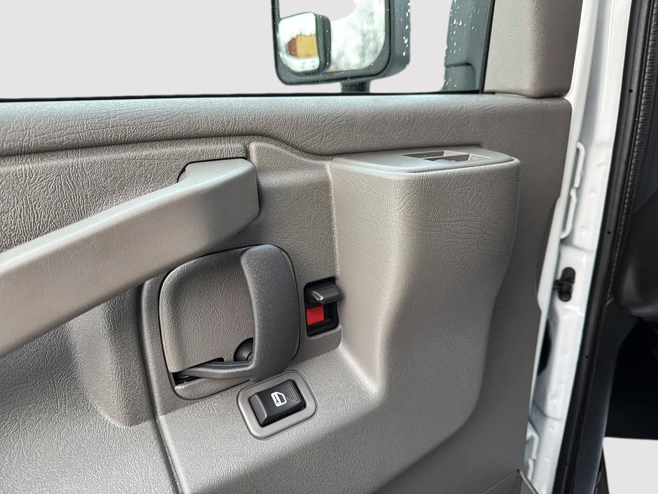 2025 GMC Savana Commercial Cutaway-10