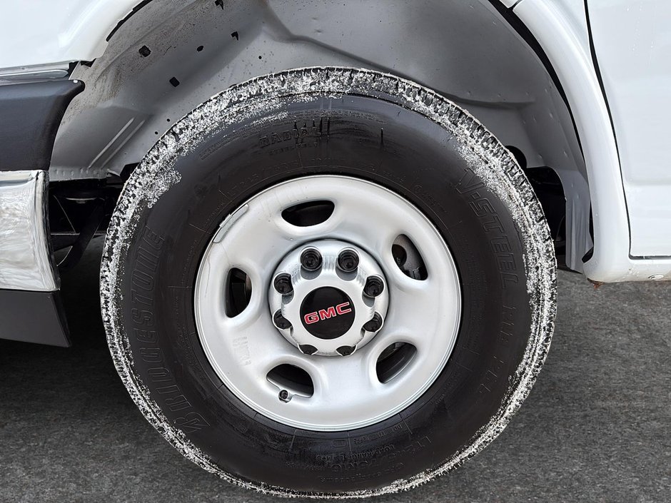 2025 GMC Savana Commercial Cutaway-6