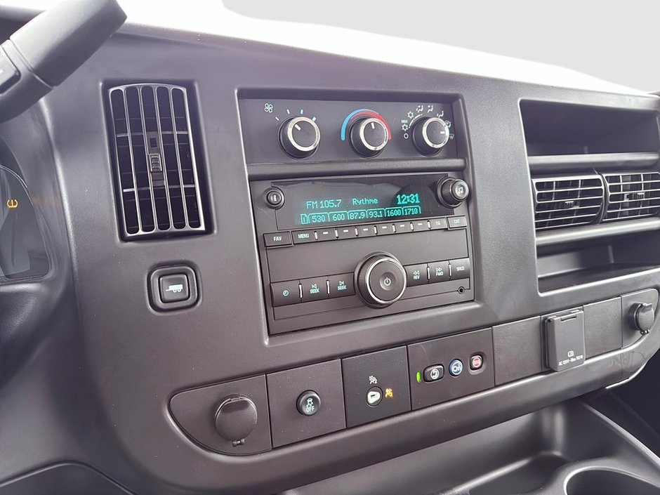 2025 GMC Savana Commercial Cutaway-15