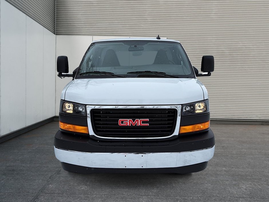 2025 GMC Savana Commercial Cutaway-1
