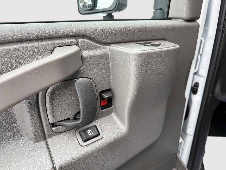 2025 GMC Savana Commercial Cutaway-10