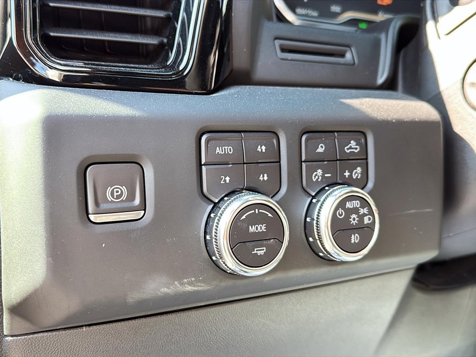 2023 GMC Sierra 1500 AT4-11