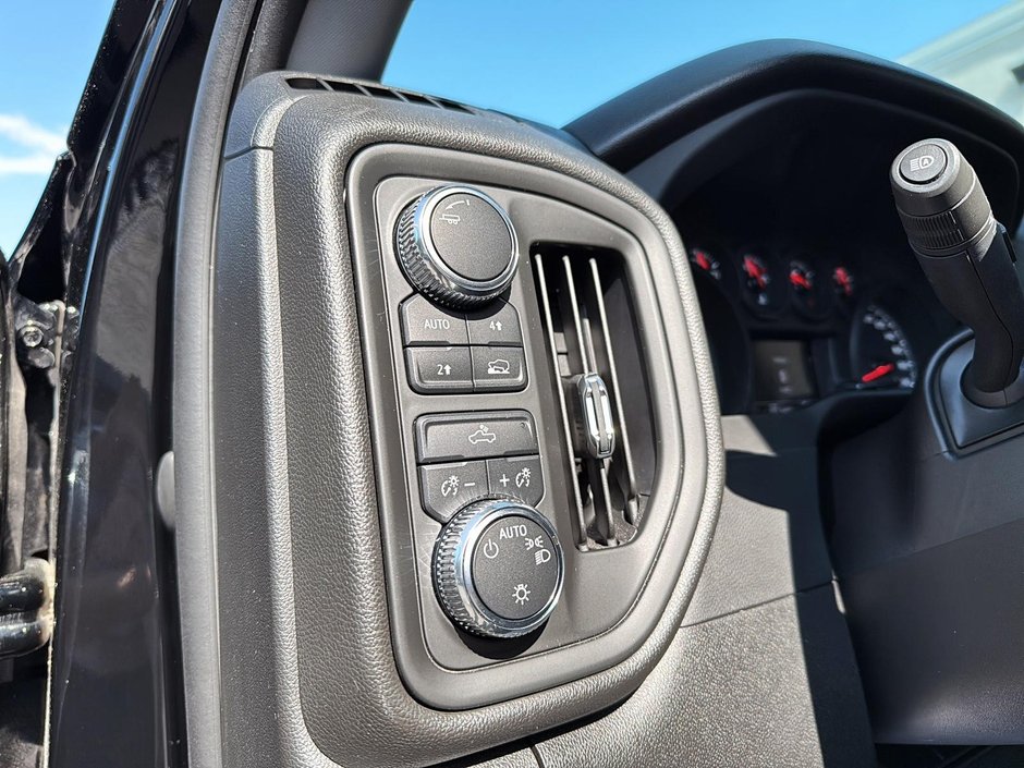 GMC Sierra 1500 Pro 2023-11