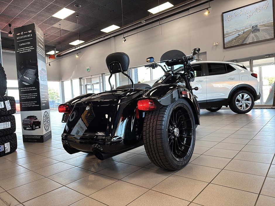 2023 Harley-Davidson Freewheeler FLTR-3