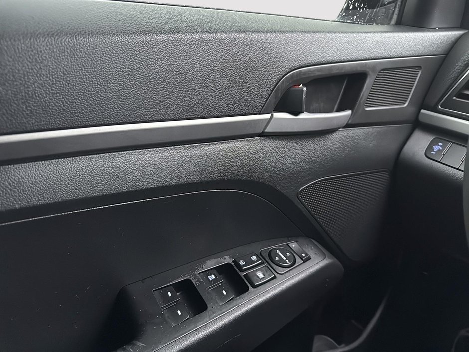 2017 Hyundai Elantra L-10