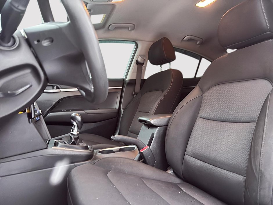 2017 Hyundai Elantra L-7