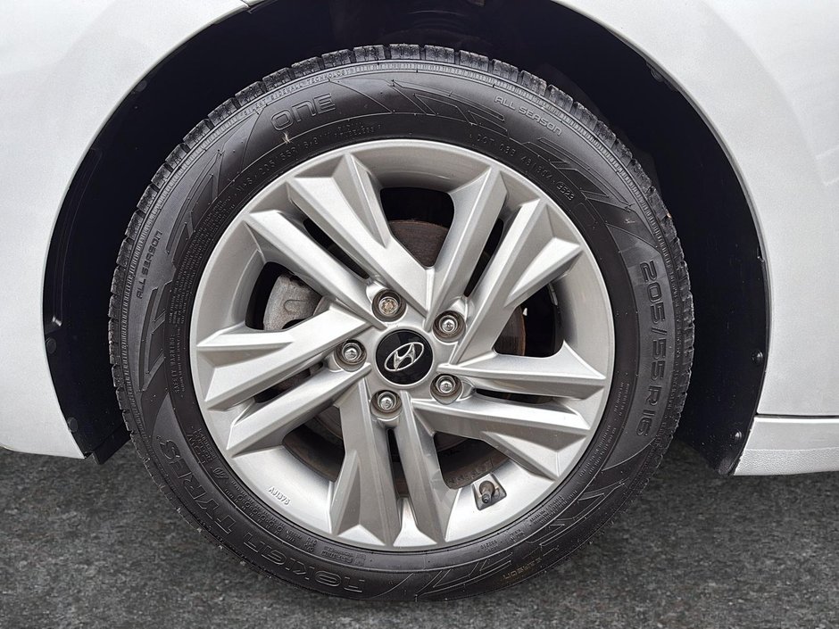 Hyundai Elantra Preferred 2019-6