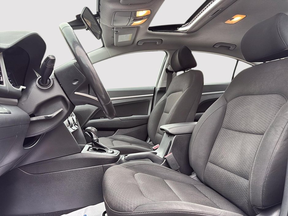 Hyundai Elantra Preferred 2019-8